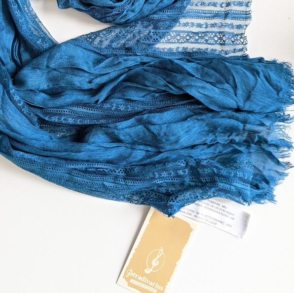 BNWOT blue scarf with lace - Picture 3 of 3